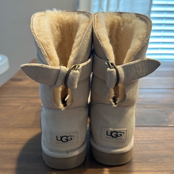 White Uggs size 7 - Picture 6 of 8